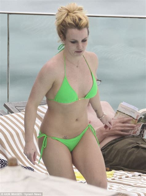Britney Spears Shows Off Flat Stomach In Skimpy Bikini Poolside With