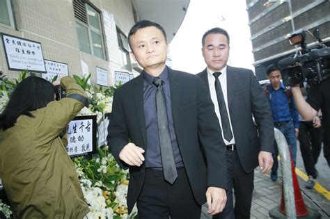 Hiện giờ, điều tôi mong muốn nhất là được trở về đoàn tụ với huỳnh hiểu minh xem em họ thi đấu tại olympic. Tỷ phú Jack Ma, "Dương Quá" Huỳnh Hiểu Minh và nhiều nghệ ...