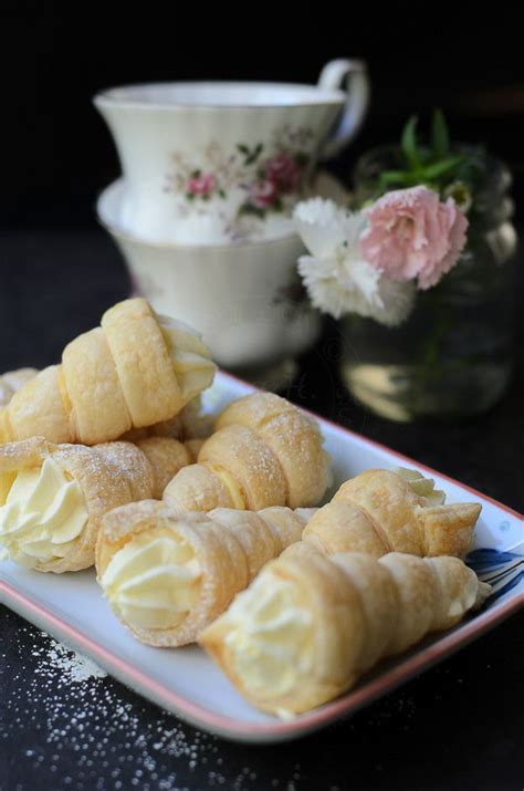 Grease the outside of the cream horn moulds with butter and lay onto baking tray. Lisa's Lemony Kitchen ....: Custard Cream Horns ...