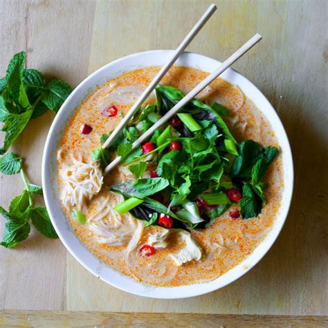 My latest obsession in life is all things curry. Thai Curry Chicken Soup - YummyMummy Fitness