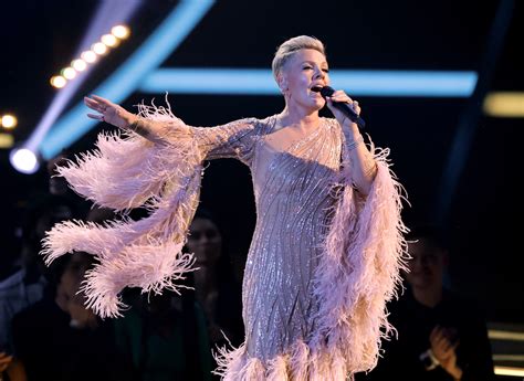 Pink Wore Chers Iconic Bob Mackie Dresses At The 2022 Amas