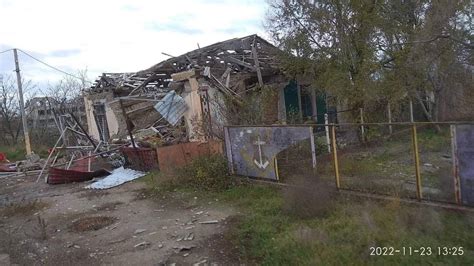 Зруйновані будинки та потрощені авто як виглядає Олександрівка на