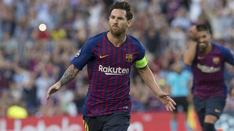 Lionel messi is a soccer player with fc barcelona and the argentina national team. Barcelona | Leo Messi, un mundo de récords y hat-tricks ...