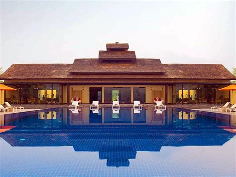 luxury star hotels in chitwan national park travel nepal book nepal holidays 24 7