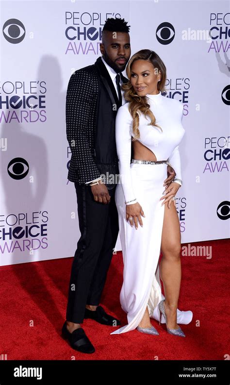 from left singer jason derulo and actress daphne joy arrive for the 42nd annual people s choice