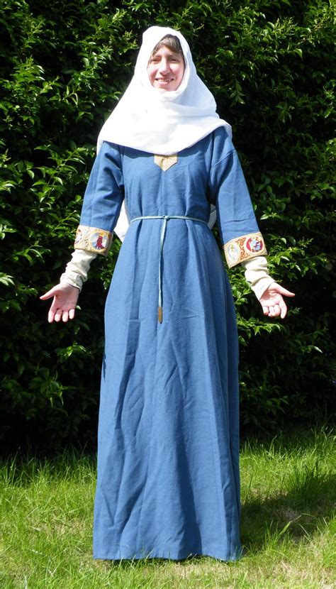 A Reconstructed Saxon Womans Outfit Clothes For Women Anglo Saxon