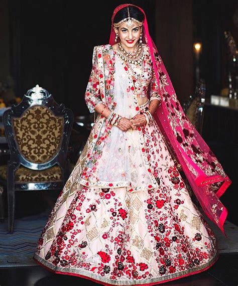 17 Best Traditional Gujarati Dresses For Wedding And Garba