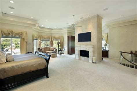 I recently featured a master bedroom in desperate need of help and asked home stagers for their tips when it comes time to decorate a house to sell. 58 Custom Luxury Master Bedroom Designs (PICTURES)