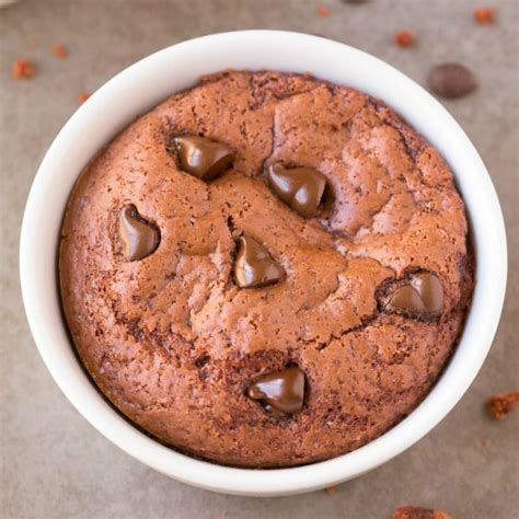 It's moist and fluffy, rich and chocolatey and makes a great quick and easy snack or dessert. 1 Minute Keto Low Carb Chocolate Mug Cake (Paleo, Vegan)