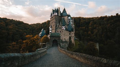 Stay in a castle: the 25 best castles in Europe | Expatica