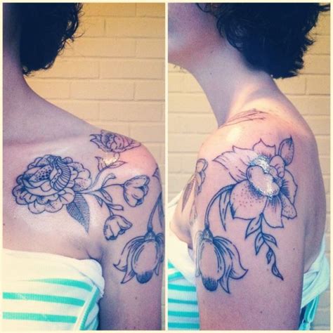 51 Marvelous Vintage Shoulder Flower Tattoos