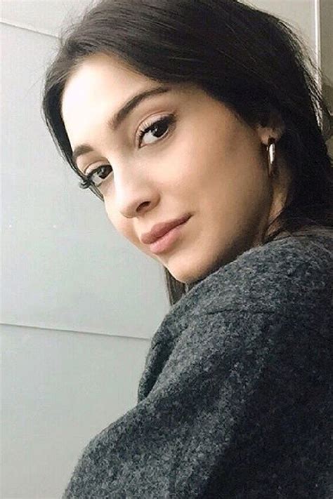 Cemre düştüğünde havaların ısınması da beraberinde gelmektedir. Cemre Gümeli Kimdir? Foto Galerisi 4. sayfa