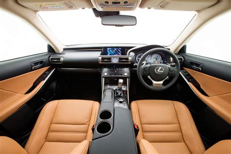 That's not to say their other products don't offer these characteristics (because they do), but the smallest member of the japanese automaker's family has a personality that exudes confidence, along with a sporty time. 2013 Lexus IS 250 Sports Luxury interior - ForceGT.com