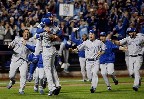Royals Win World Series Rally Late And Beat Mets 7 2 In 12 Tommiemedia