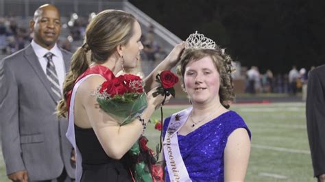 Homecoming Queen Gives Crown To Classmate