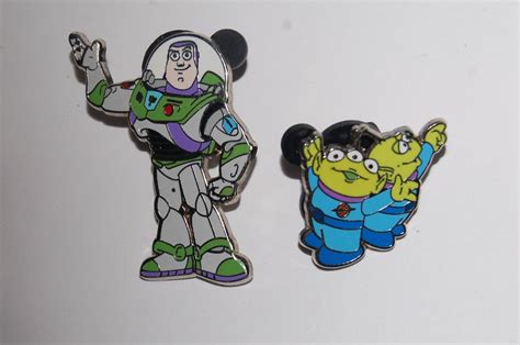 Disney 2 Pin Set Buzz Lightyear Little Green Men Toy Story Aliens 73513