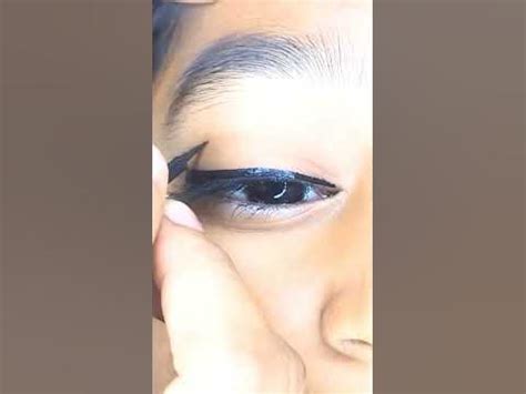 PERFECT* Winged Liner in 15 sec || eyeliner kaise lagaye - YouTube