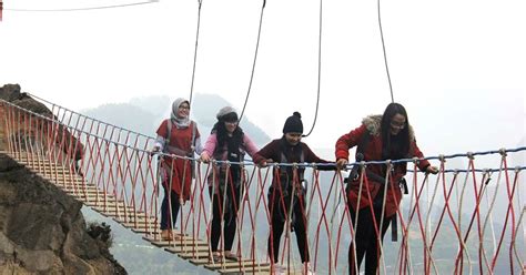 Wisata Baru Di Dieng 2016  JEMBATAN MERAH PUTIH DIENG