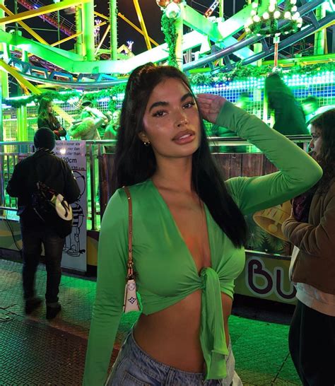 𝔞𝔦𝔰𝔥𝔞 𝔭𝔬𝔱𝔱𝔢𝔯 ⚡️ On Instagram “matched With The Grinch At Winter Wonderland The Other Day