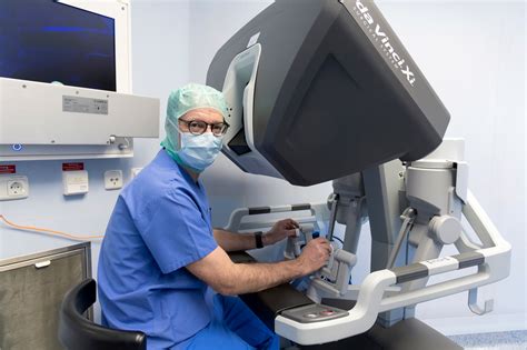 Robotic technology for very high precision › Faculty of ...