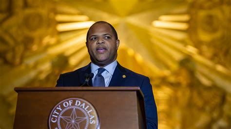 dallas mayor eric johnson delivers state of the city address calls for more public pressure on