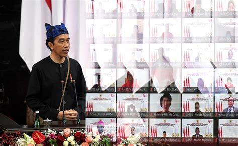Jokowi Kenakan Baju Adat Baduy Wakil Gubernur Banten Bilang Begini
