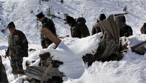 four jawans of ladakh scouts killed in siachen avalanche jammu and kashmir news zee news