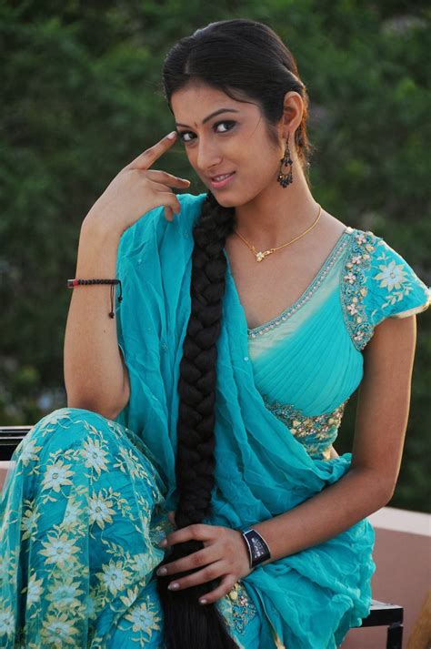 sexy punjabi bhabi hot saree pallu drop cleavage big boob shape in blouse showing in seduce