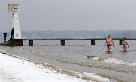 Winterschwimmen In Berlin Eisgekühlt Aber Glücklich Der Spiegel