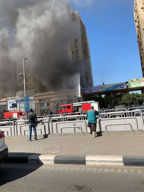 وقال بيان لمحافظة القليوبية إن الحادث أسفر عن وفاة 20 شخصا. حريق هائل داخل أحد الشقق بعمارات العبور على طريق صلاح سالم (صور وفيديو)