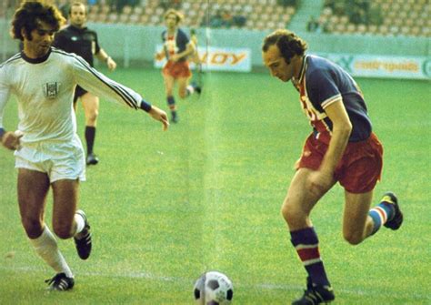 Né le 26/04/1949 à buenos aires. Le PSG face aux sélections nationales - Histoire du #PSG