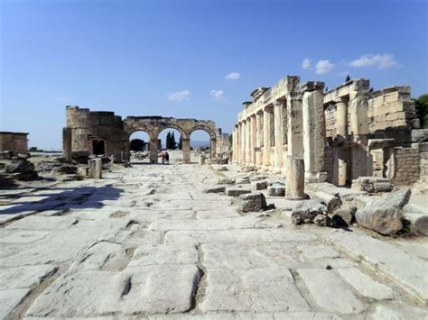 Hierápolis Turquía Sobre la montaña de algodón Viajando entre piedras