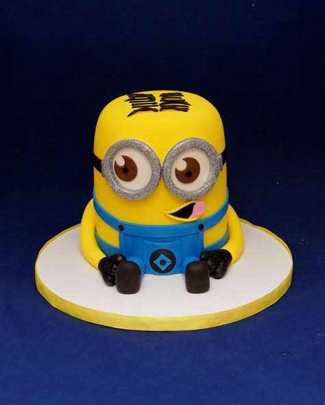 Then use either a piping gel transfer or a toothpick to sketch out a couple minions on the top. Minion Cake | Auto Design Tech