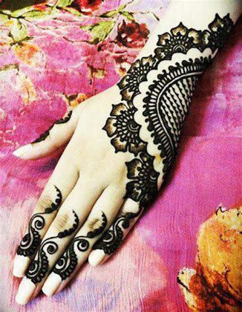 Latest Mehndi Designs For New Year 2014