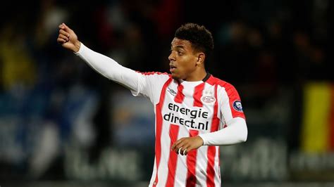 Donyell malen is a dutch professional footballer who plays as a forward & right winger for psv eindhoven and the netherlands national team. PSV TV: Donyell Malen - YouTube