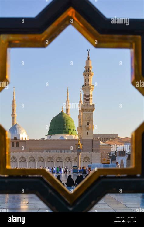 Masjid Nabawi Mosque Medina Hi Res Stock Photography And Images Alamy