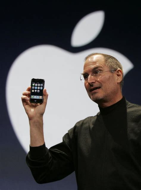 Keynote is one of the computer programs for creating and editing presentations. Apple CEO Steve Jobs unveils the iPhone in 2007 - NY Daily ...