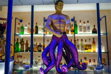Sexy Mermen And Bags Of Sauced Up Shellfish At Aqua Boil In Hells