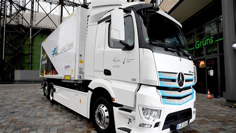 Der B Rsen Tag Daimler Truck Startet Serienfertigung Von E Lkw N Tv De