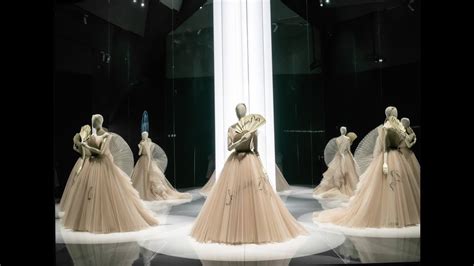 Inside The Vanda Christian Dior Designer Of Dreams Exhibition Youtube