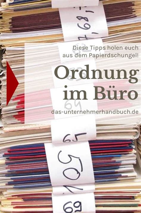 Ein übersichtlicher schreibtisch ohne krimskrams und papierberge ist wichtig für konzentriertes papierstapel und krimskrams auf dem schreibtisch sorgen für chaos. 3 Tipps für mehr Ordnung im Büro | Büro ordner, Tipps und ...