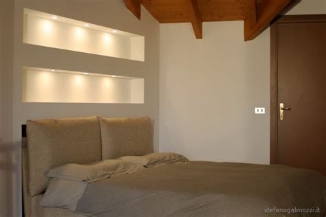 Perdonate il video non troppo ben fatto, ma con una mano sola ed in movimento non sono riuscita a fare di più. » Testata letto cartongesso