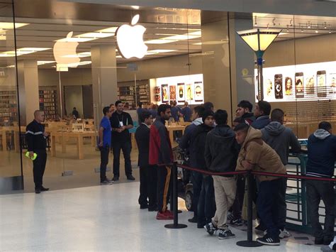 Video And Photos Of The Iphone 5s And Iphone 5c Launch At My Local