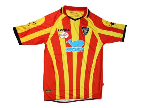 I test hanno decretato la guarigione dell'allenatore pronto a guidare il lecce dalla panchina nella delicata sfida. Moby lines sulle maglie del Lecce in Lega Pro - Sporteconomy