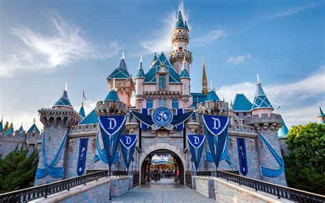Disneyland Tour In The City Of Anaheim California Usa