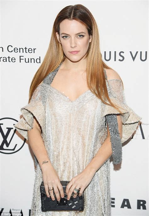 Riley Keough Is Flirty In Fringed Frock At Nyc Gala Daily Mail Online