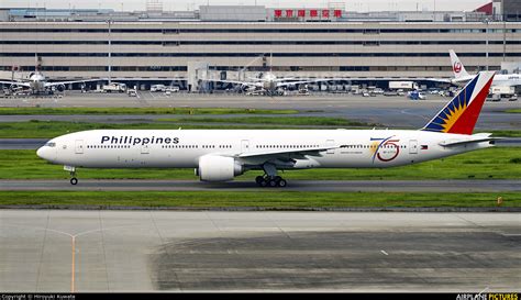 Rp C7772 Philippines Airlines Boeing 777 300 At Tokyo Haneda Intl
