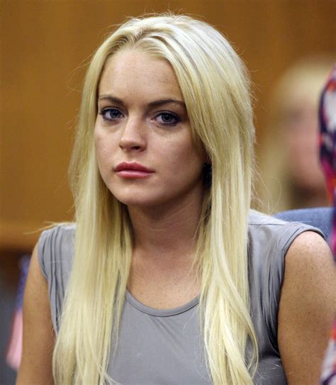 Arrest Warrant Issued For Lindsay Lohan