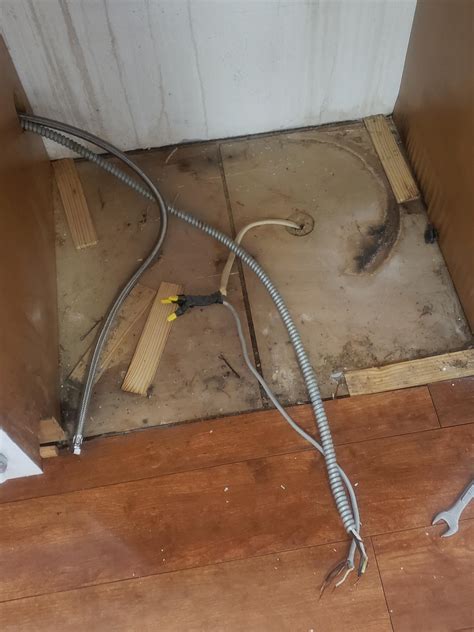 Some circuits are hardwired directly to the wiring of the circuit. Garbage disposal and dishwasher : electricians