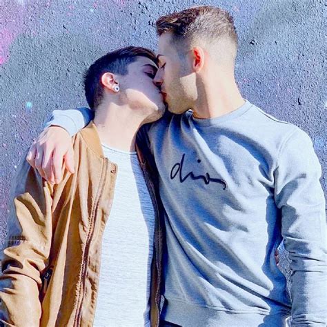 Épinglé sur baisers gay